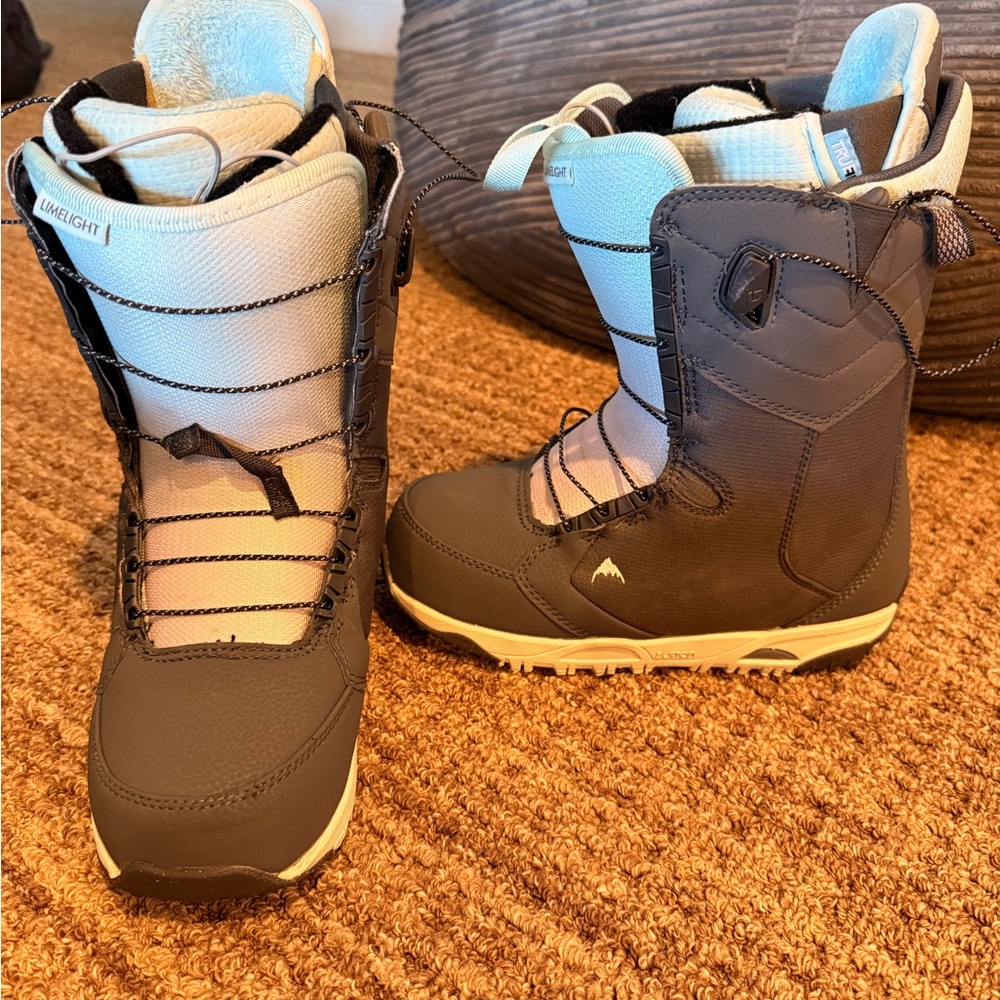 Burton Women's Snowboard Boots in Black and Light Blue